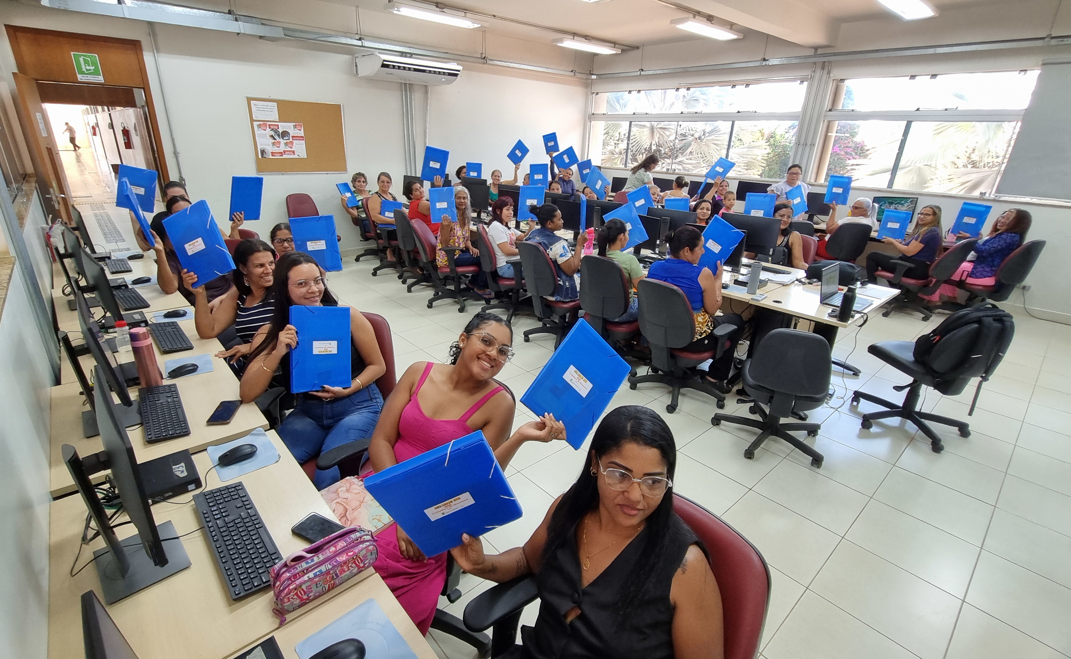 Quarenta e oito cursistas iniciaram curso no dia 11